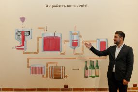 Ігор Радомишельський проводить екскурсію