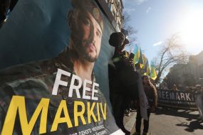 Marchers in support of Vitaly Markiv
