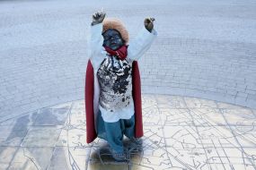 Sculptural composition "Children who let the boats" or "Children - the founders of Kiev"