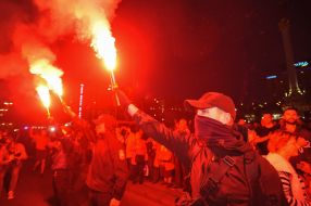 March "No surrender!"