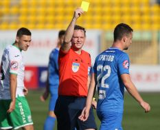 Eugene Aranowski shows a yellow card