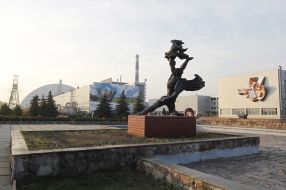 Мурал Валерия Коршунова на стене объекта АБК-1