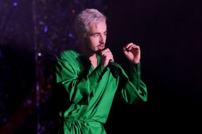 Singer KHAYAT