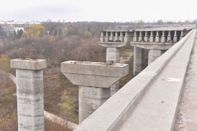 Construction of a bridge across the Dnipro