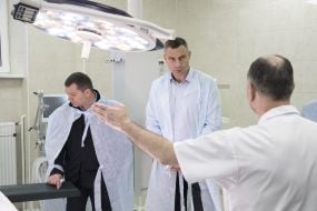 Vitali Klitschko inspected the repairs of the ambulance hospital