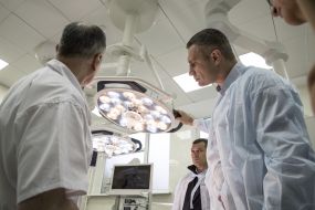 Vitali Klitschko inspected the repairs of the ambulance hospital