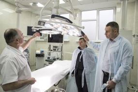 Vitali Klitschko inspected the repairs of the ambulance hospital