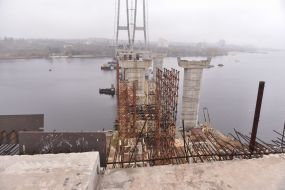 Construction of a bridge across the Dnipro