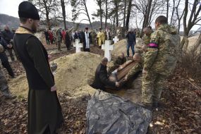 Перепоховання останків 72 загиблих воїнів