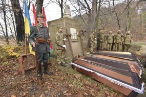 Перепоховання останків 72 загиблих воїнів