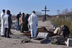 Procedure for exhumation of a corpse of a serviceman
