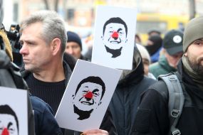 Учасники акції тримають плакати