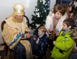Saint Nicholas with children
