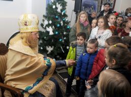 Saint Nicholas with children