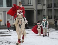 Святий Миколай їде на коні