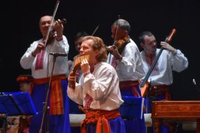 Артисты на сцене