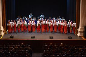 Артисты на сцене