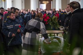 Церемония прощания с погибшим сотрудником ГСЧС Сергеем Шатохиным