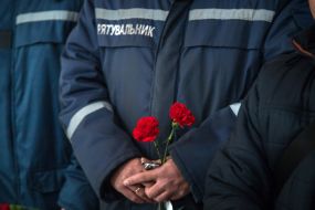 Церемония прощания с погибшим сотрудником ГСЧС Сергеем Шатохиным