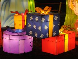 Фестиваль гигантских китайских фонарей на Певческом поле