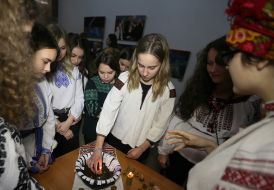 Девушки гадают