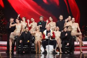 Актори на сцені