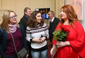 Olha Kizub communicates with the guests of the exhibition