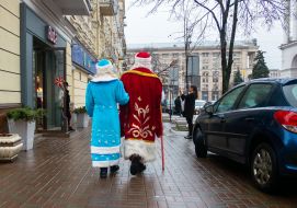 Animators in costumes of Santa Claus and Snihurochka