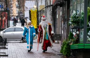 Animators in costumes of Santa Claus and Snihurochka