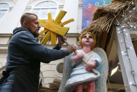Anton Lubíy sets angel with Christmas star