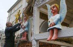 Anton Lubíy sets angel with Christmas star