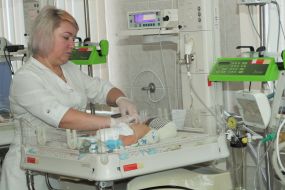 The nurse performs the procedures on the newborn