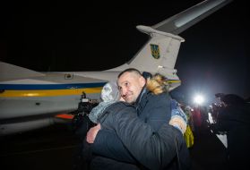 Встреча освобожденных украинцев в аэропорту «Борисполь»