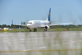 Літак авіакомпанії МАУ