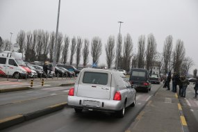 A hearse with the bodies of Ukrainians killed in a plane crash in Iran