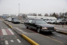 A hearse with the bodies of Ukrainians killed in a plane crash in Iran