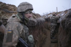 Ukrainian servicemen on positions in the Luhansk region