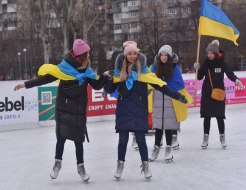 Участники флешмоба на катке