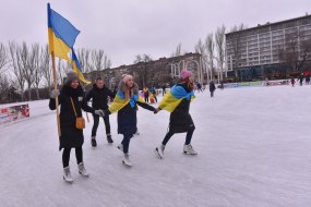 Участники флешмоба на катке