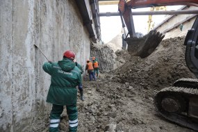 Construction work at the Mostytska metro station