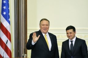 Mike Pompeo and Volodymyr Zelenskiy