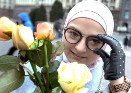 The participant of the action holds flowers