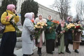 Participants of the action hold flowers
