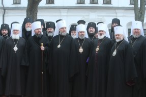 Metropolitan Epiphanius among the clergy