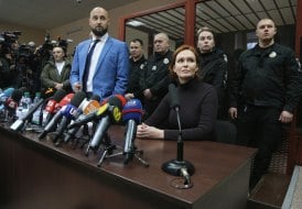 Юлия Кузьменко с адвокатом Тарасом Беспалым