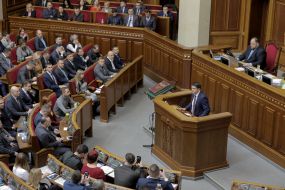 Дмитрий Разумков за трибуной