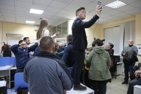 SBU staff conduct a search in one of the offices of 1 + 1 media group