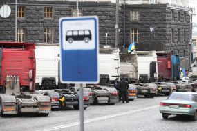 Грузовые автомобили у Кабмина