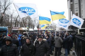 Акция протеста дальнобойщиков и перевозчиков у Кабмина