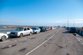 Автомобілі на  КПВВ "Чонгар"